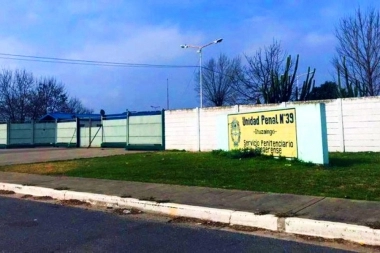 No tiene perdón: fotografiaba desnuda a su hija y le enviaba las imágenes a su novio preso