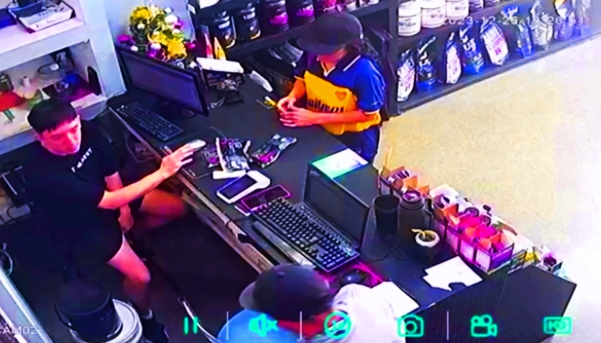 Empleados de un comercio se enfrentaron a las trompadas con una pareja de delincuentes armados