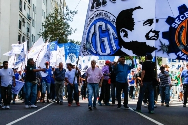 Contra el decretazo de Milei: la CGT convocó a un paro nacional para el 24 de enero