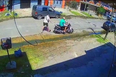 "Bajate porque te quemo", amenazó un motochorro que le robó un utilitario