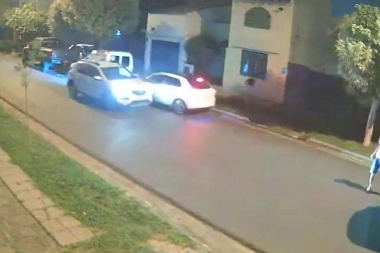 El peor fin de año: pareja fue interceptada por dos vehículos y seis ladrones le sacaron el automóvil