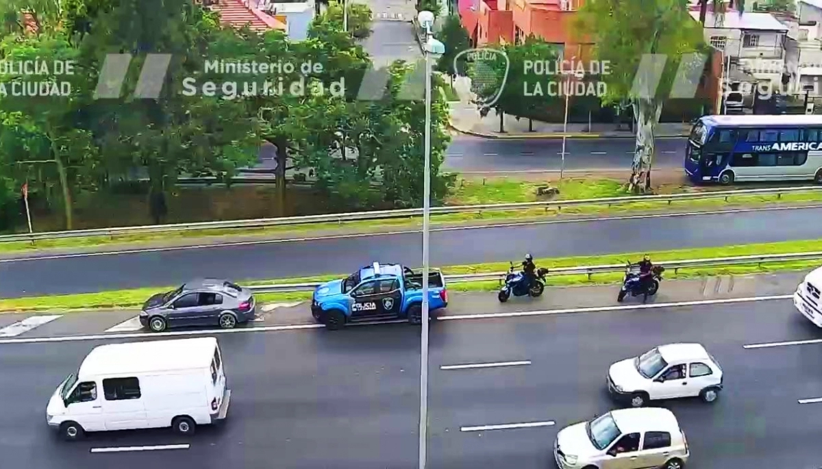 Detuvieron a dos hombres cuando circulaban en un auto robado dos años atrás