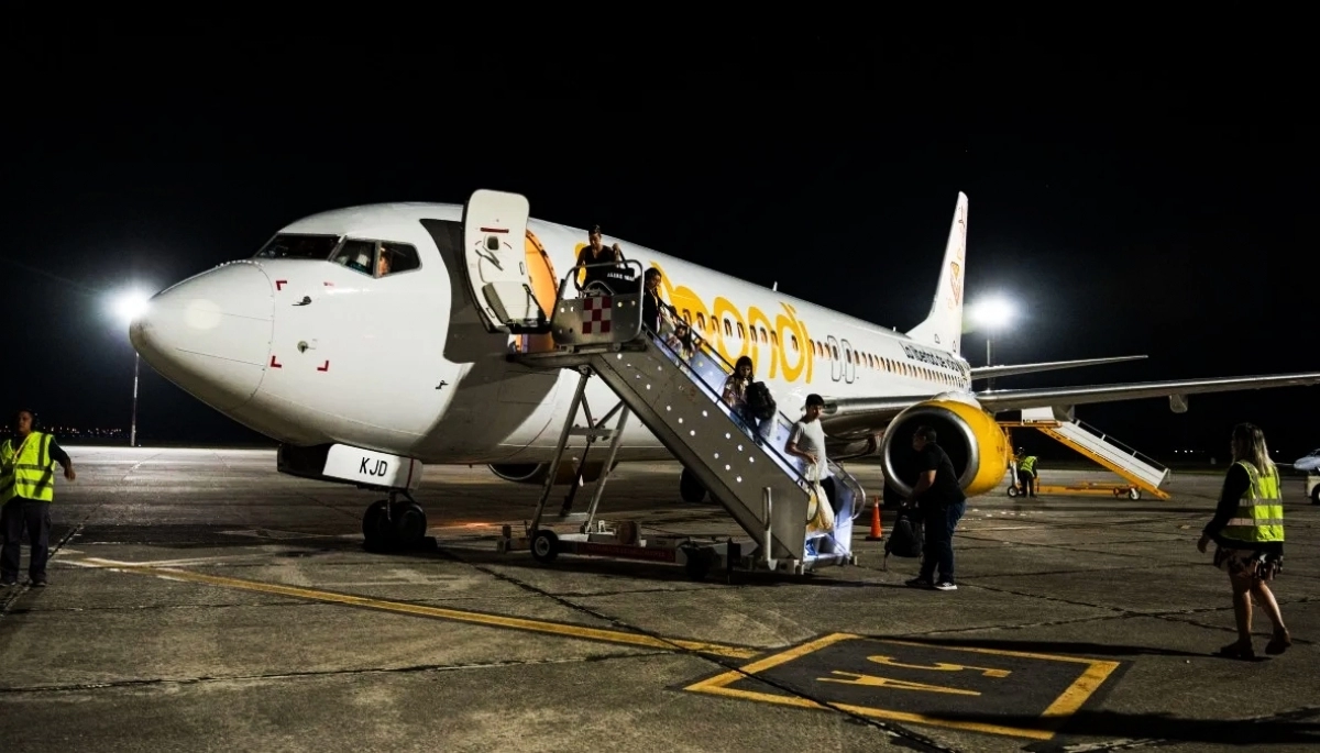 Insólito: un avión de Flybondi impactó contra la pista de aterrizaje en Mar del Plata