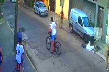 "A quién quemo primero": dijo un ratero que le robó la bicicleta y el teléfono celular a un adolescente