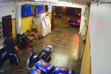 En la puerta de la casa y a mano armada, a un vecino de Avellaneda le robaron la segunda camioneta