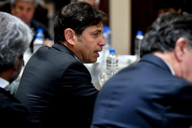 Kicillof ofreció reducción de horas a docentes y estatales para compensar la paritaria