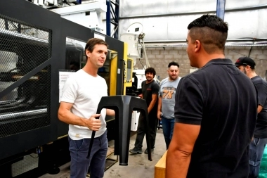 Mantegazza visitó dos empresas en San Vicente para reafirmar su apoyo al sector industrial