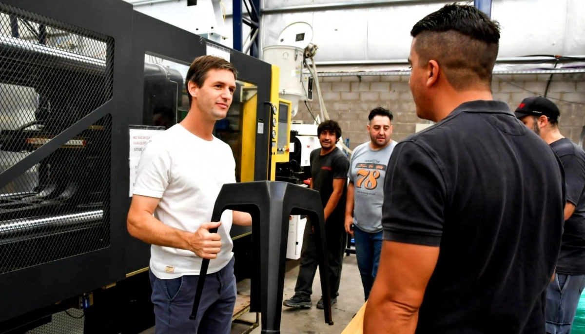 Mantegazza visitó dos empresas en San Vicente para reafirmar su apoyo al sector industrial