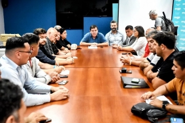 Gremios y empresarios le reclamaron a Montenegro por las modificaciones de la Ley de Pesca