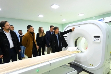 Junto a Kreplak y Gargaglione, Kicillof visitó San Cayetano y recorrió el hospital municipal