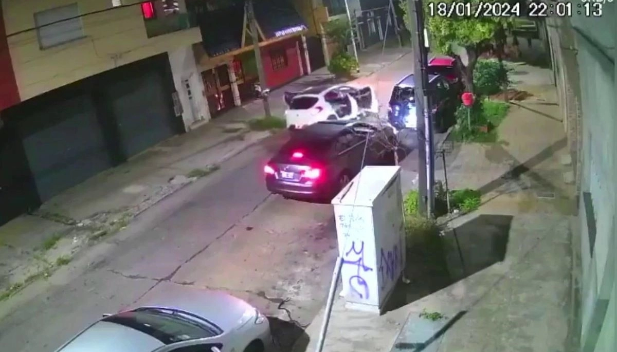 Robaron a la familia de un ex arquero de Estudiantes y al hijo de tres años le pusieron un arma en la cabeza