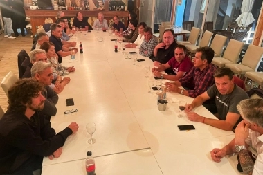 Massa volvió al ojo público: reunió a intendentes renovadores con críticas al ajuste de Milei