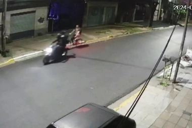 Motochorros rateros, persiguieron y encañonaron a un ciclista en una calle "muy robada"