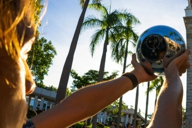 Intimaron a dos empresas por escanear los ojos y rostros de sus clientes