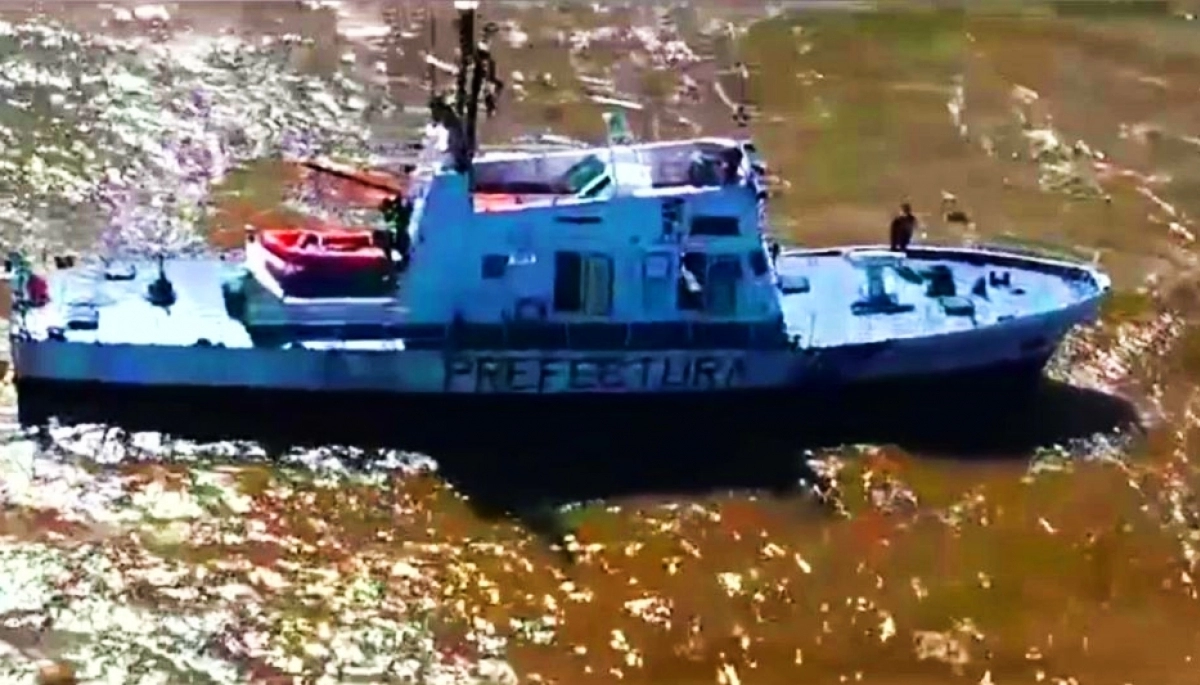 Estaban boyando: personal de Prefectura secuestró 300 kilos de cocaína que flotaban en el Río de la Plata