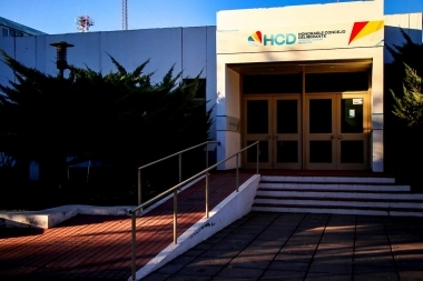 Por problemáticas con el agua en la localidad, intendente bonaerense fue citado al Concejo