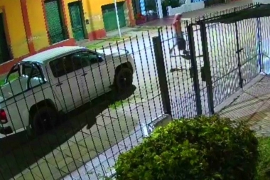 El acalorado delincuente "desvalijó" a una familia y se fue tranquilo como un turista