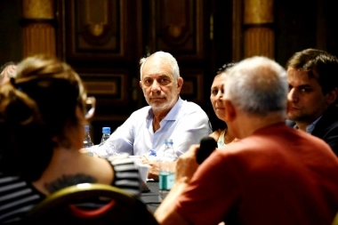Alak culpó a Garro por la herencia recibida y prometió un “salario digno” para los municipales