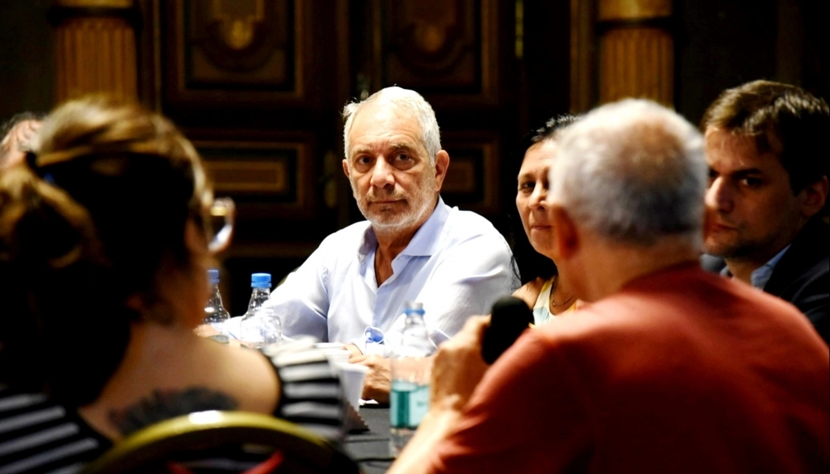 Alak culpó a Garro por la herencia recibida y prometió un “salario digno” para los municipales