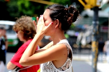 Febrero llegó con calor: alerta roja en más de 60 municipios de la Provincia