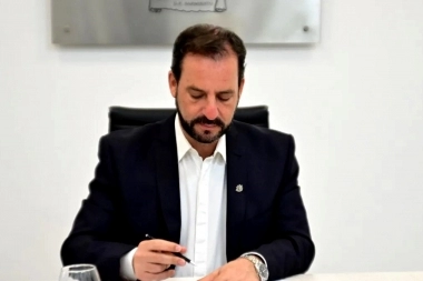 Sujarchuk empuña la motosierra y recorta gastos con su nuevo gabinete en Escobar