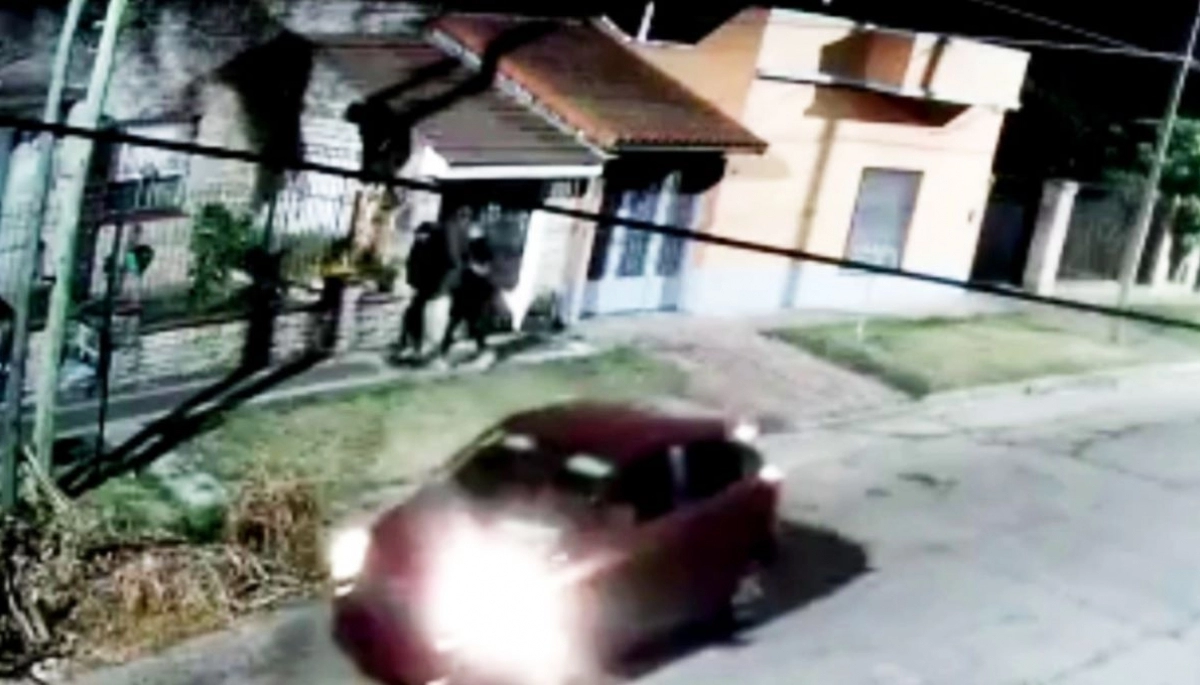 De madrugada y durante dos horas, tres delincuentes robaron en la casa de una jubilada de 69 años