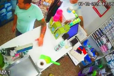 Animales sueltos en La Plata: encañonaron al padre y dos nenas pequeñas para robar un pet shop