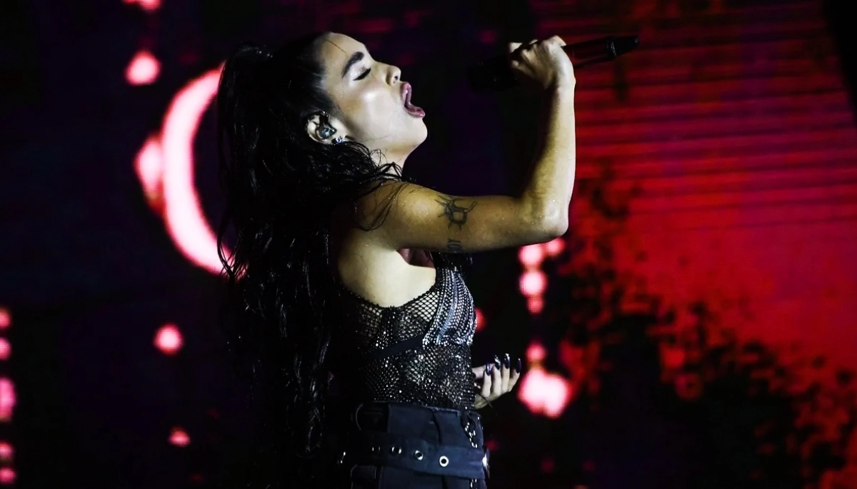 Tras blanquear nueva relación, Lali tocó por primera vez en el Cosquín Rock y respondió a las críticas