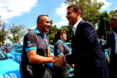 Álvarez previene el delito en Lanús con la entrega de 50 nuevos móviles para Seguridad Ciudadana