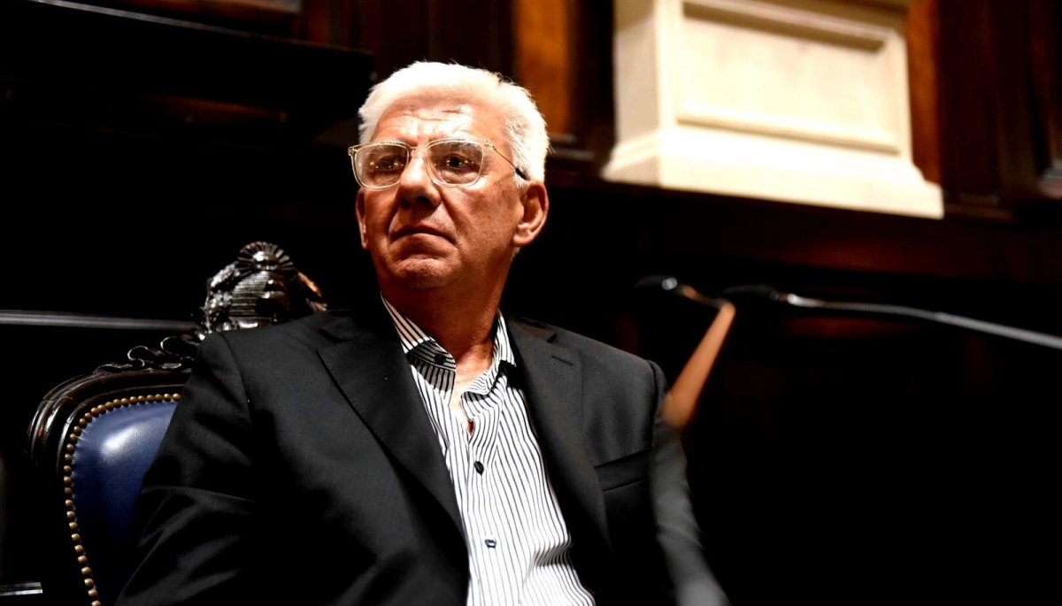 Dichiara tildó de “fracasado” a Caputo y resaltó la mayoría legislativa del peronismo