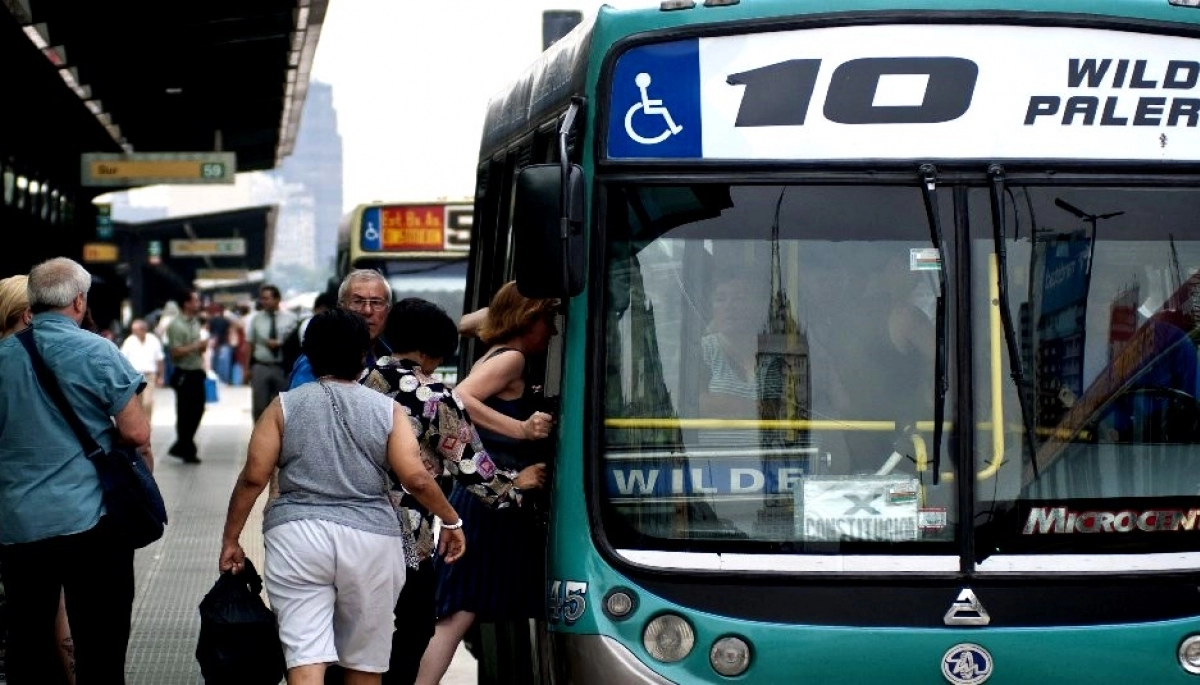 Empresas de colectivo del AMBA exigen más aumentos y amenazan con lanzar paro