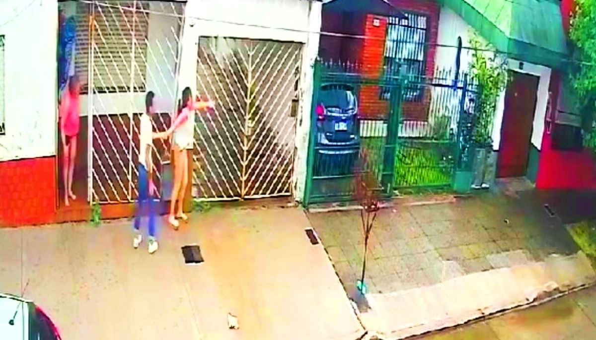 Con armas de fuego y una faca, robaron a una mujer e hirieron a un hombre durante asaltos en el Conurbano
