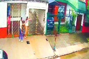 Con armas de fuego y una faca, robaron a una mujer e hirieron a un hombre durante asaltos en el Conurbano