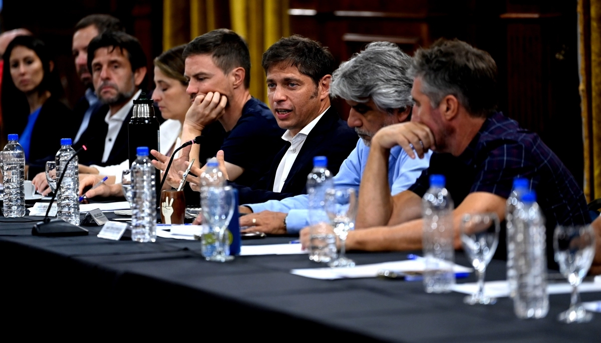 Kicillof recibió a representantes de la industria textil preocupados por las medidas de Milei