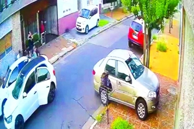 Al voleo o como pirañas, jóvenes ladrones robaron autos en el Conurbano