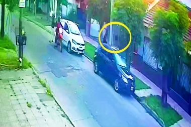 A la hora del desayuno motochorros robaron la camioneta del reparto a un panadero