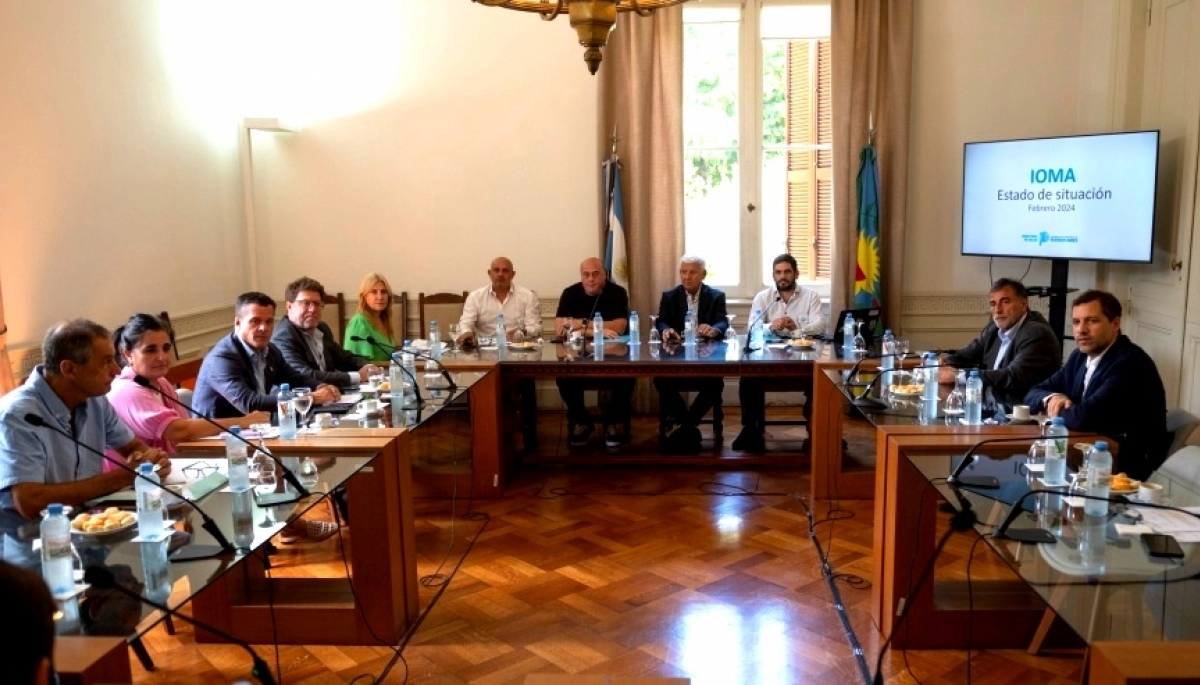 El titular de IOMA se reunió con legisladores: culpas a Milei y atrasos en los pagos
