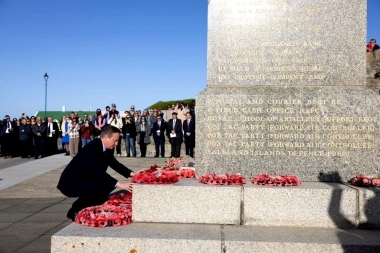 Kicillof y su tropa se plantaron por las Malvinas: definieron la visita de Cameron como una “provocación”