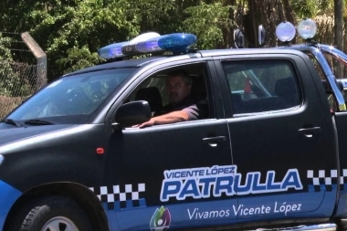 Discutió con la novia y se baleó un pie, corrió armado por la autopista y lo mató un policía