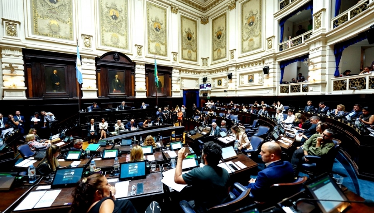 Sesión extraordinaria y tensión en la Legislatura bonaerense: el massismo pegó el faltazo