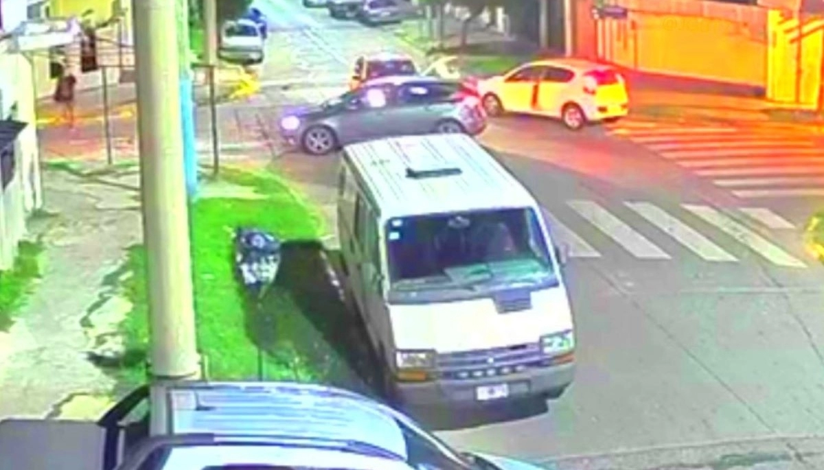 Robo comando: le cerraron el paso, la amenazaron de muerte y le robaron el auto