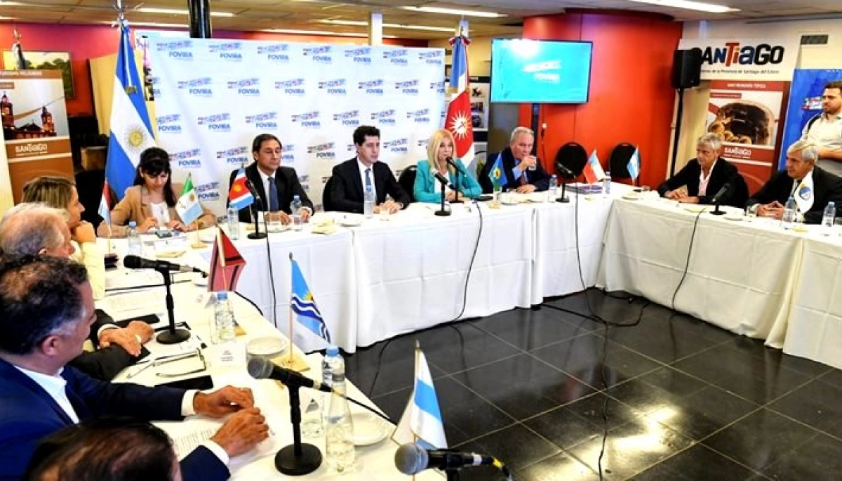 Doce vicegobernadores criticaron la “provocativa presencia” de Cameron a las Islas Malvinas