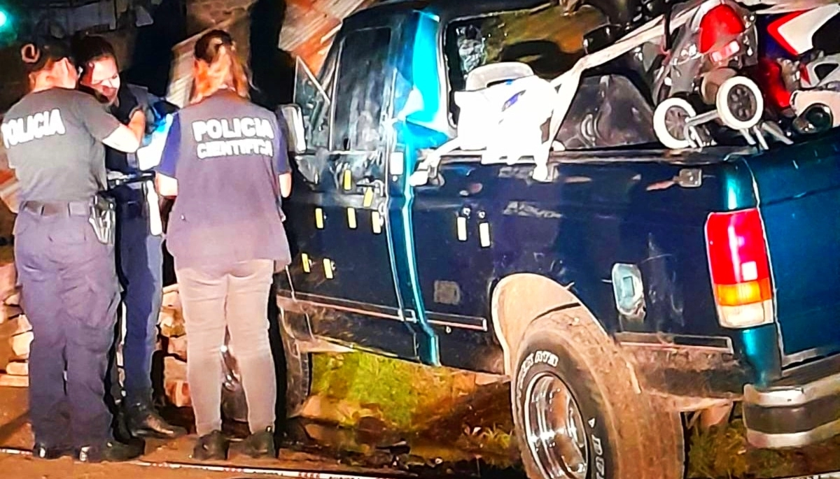 Brutal asesinato en Lanús: perseguido y con tres balazos, chocó con un poste de luz y murió tras ser operado