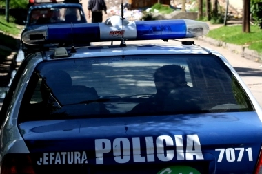 Herido en la cabeza pidió ayuda en una casa, sustrajo un teléfono y escapó