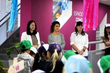 Martinez participó del primer día de clases: "En Vicente López las escuelas están abiertas y los chicos aprendiendo"