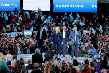 Desde Tigre, Massa cerró su campaña bajo la consigna: “Ni Macri ni Cristina: Argentina”