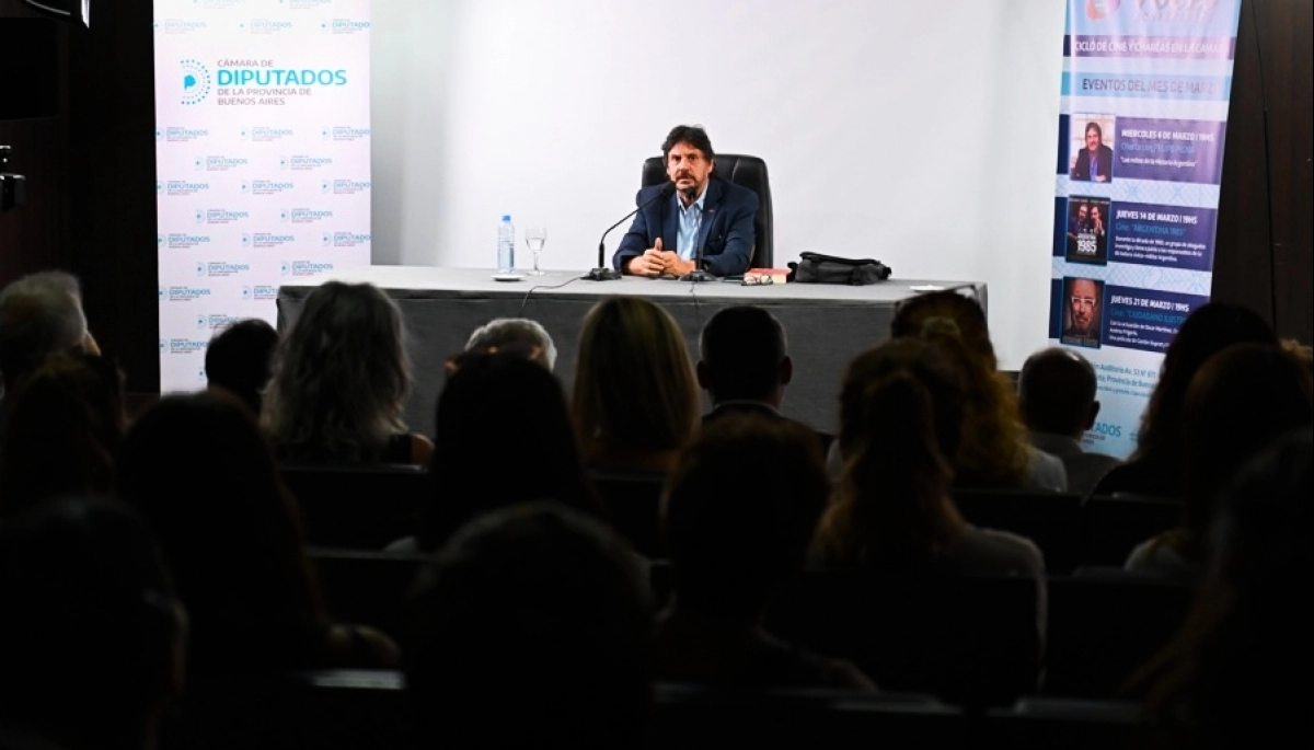Pigna inauguró el ciclo de charlas “Voces Bonaerenses” en la Cámara de Diputados de la Provincia