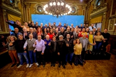 Para reafirmar el apoyo de los movimientos sociales, Kicillof creó un Instituto para cooperativas