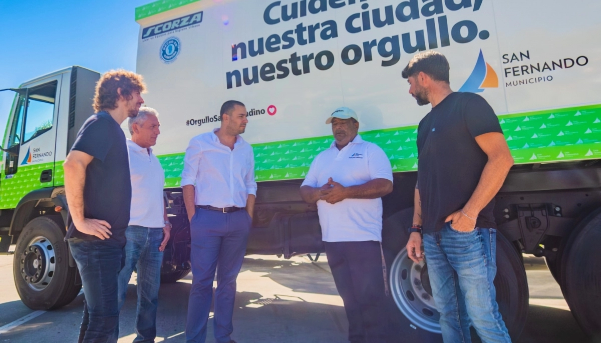 Andreotti presentó una nueva flota de camiones para el cuidado de San Fernando