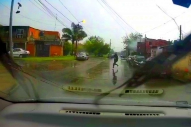 Trampa para un Uber: fue a buscar un pasajero, le intentaron robar y todo quedó grabado en primera persona